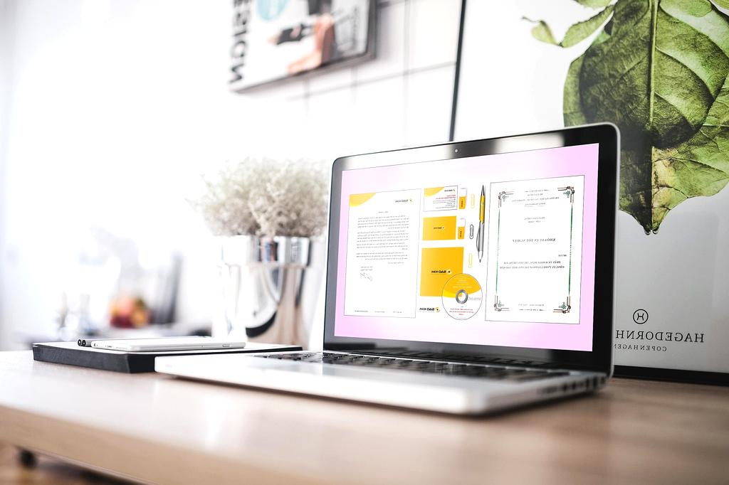 AI ergonomic advice on monitor